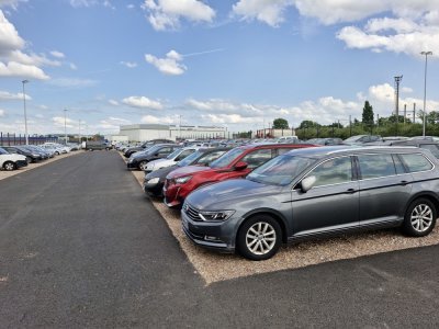 La fourrière peut désormais accueillir jusqu'à 350 véhicules sur 10 000m2, ce qui est amplement suffisant pour les besoins. Les bandes de roulement permettent d'accéder facilement à tous les véhicules.