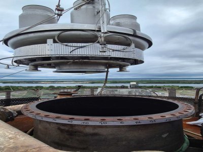 Le changement des nez de torche à 70m de haut. - TotalEnergies