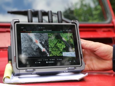 Pour s'aider sur le terrain, les pompiers de Seine-Maritime disposent de drones qui détectent les points chauds grâce aux caméras thermiques. - Justine Carrère