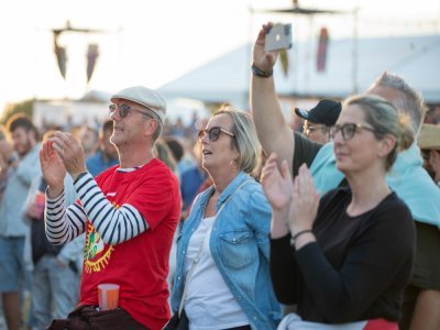 3 000 spectateurs étaient sur la plage verte le 24 juin pour assister au premier concert de Manu Chao dans le Cotentin.