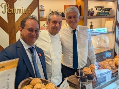 Frédéric Madelaine a reçu la visite d'Hervé Morin, président de la Région Normandie, et François-Xavier Priollaud, vice-président en charge des relations internationales, lundi 30 juin. - Célia Caradec