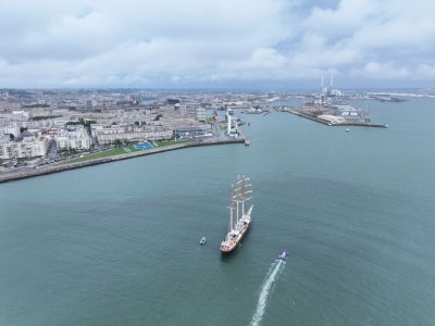 Thalassa est un navire rescapé. Sa coque provient d'un bateau de pêche hollandais, le Reliquinda, construit en 1980 près d'Amsterdam. - Les Grandes Voiles du Havre