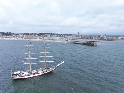 Fryderyk Chopin est le plus récent des grands voiliers polonais. Construit entre 1990 et 1992 au chantier naval Dora  de Gdansk pour la International Class Afloat Foundation. - Les Grandes Voiles du Havre