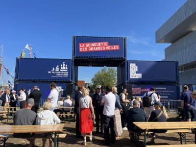 Havrais et visiteurs venus de loin se sont retrouvés à la Guinguette des Grandes Voiles pour l'inauguration du Village des Grandes Voiles.
