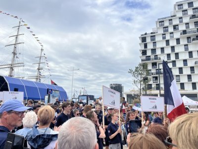 Les équipages des voiliers français Hosanna et Le Français. - Maëlys Blondel