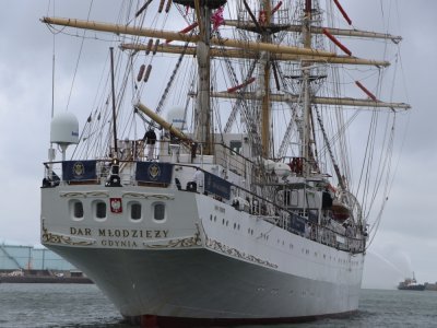 L'impressionnante proue du Dar Mlodziezy, le plus grand bateau avec ses 108 m de long. - Maëlys Blondel