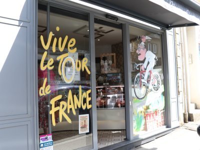Les commerçants de Flers ont été créatifs avant le passage du Tour dans l'Orne. - Martin Patry