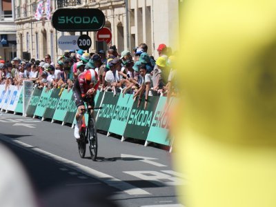 Le public présent aux abords de la ligne d'arrivée.