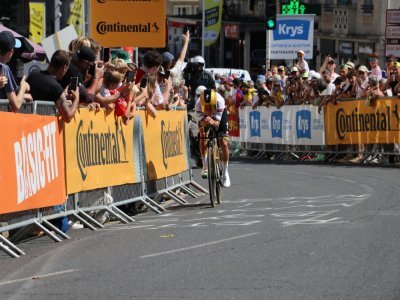 Remco Evenepoel, champion du monde du contre-la-montre, s'est imposé à Caen !
