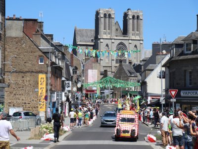 Flers, noire de monde.