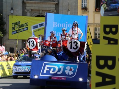 La caravane a fait beaucoup de bruit pour ambiancer la foule.