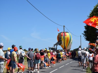 Le fan-club de Kévin Vauquelin s'est installé à Trungy et même les montgolfières étaient de sortie.