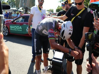 La souffrance de Mathieu van der Poel à l'arrivée.