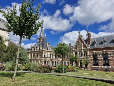 Le jardin juste en face du palais va être racheté par la mairie pour 1€ symbolique.  - Célia Caradec