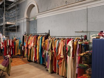 Plus de 300 costumes sont disponibles à la location.