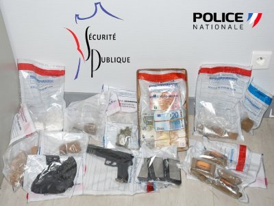 Saisie de drogue et d'argent à Cherbourg en 2023. - Police nationale de la Manche
