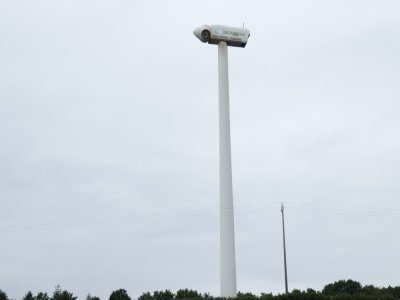Le champ d'éoliennes en compte quatre dont une seule a été endommagée par la foudre.