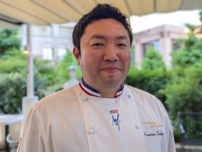 Kenichiro Sekiya, chef à La Table de Joël Robuchon à Tokyo, apprécie les produits laitiers normands pour la cuisine. - Célia Caradec