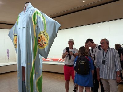 Sur ce kimono, des dessins du peintre Izumi Kato, l'artiste à l'origine d'une œuvre installée au Havre. - Célia Caradec