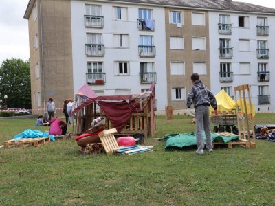 Pas de repos pour les jeunes participants qui s'entraident sur les chantiers ! - Tendance Ouest
