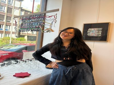 Alice Wang, dont les œuvres sont visibles au grand atelier rue d'Amiens, a une prédilection pour le textile et le tissage.
