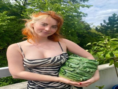 Mauvaise herbe est une jeune céramiste qui s'inspire des formes naturelles.