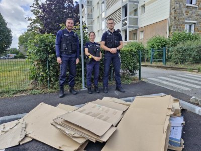 A Sotteville-lès-Rouen, la brigade environnement intervient sur le terrain comme dans la rue Maurice Blot, victime de dépôts sauvages.