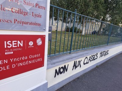 L'autre mur tagué au lycée Sainte-Marie.