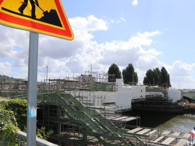 La réhabilitation du pont Corneille a commencé début 2024 et la fin des aménagements est prévue pour janvier 2026. Le pont Guillaume Le Conquérant est en chantier depuis cet été et le sera jusqu'en octobre 2025.