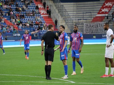 Le SM Caen s'est vu refuser deux pénaltys par l'arbitre, sur deux actions litigieuses. Conséquence, les Normands font match nul.