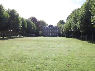 Le domaine de Bois-Guilbert fête cette année ses 400 ans. Tout comme sa serre, le site n'est ni classé ni inscrit aux Monuments historiques. Il accueille pourtant 15 000 visiteurs tous les ans et quelque 4 000 scolaires.
