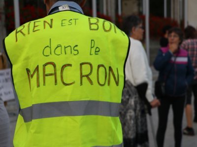 Parmi les participants, il y a tous les types de personnes : des citoyens non affiliés, des membres de syndicats ou de partis politiques ou encore d'anciens Gilets jaunes. - Thibault Lecoq