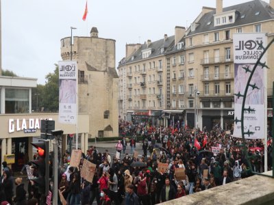 Environ 6 800 personnes étaient présentes dans le cortège à Caen pour le mouvement "Bloquons tout".