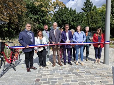 Ce jeudi 11 septembre, le réaménagement de l'axe des Canadiens et des Martyrs de la Résistance a été inauguré en présence notamment de Jean-Benoît Albertini, préfet de Seine-Maritime et de Nicolas Mayer-Rossignol, maire de Rouen et président de la Métropole Rouen Normandie.