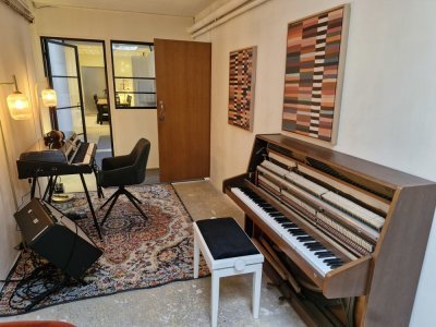 Un piano à disposition des artistes. - Lilian Fermin