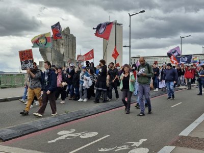 Ce samedi 13 septembre, à Rouen, les manifestants sont passés par le pont Boieldieu en direction de l'Hôtel de ville. - Justine Carrère