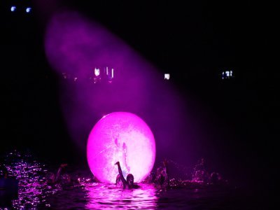 Le spectacle est diffusé également en direct depuis la Foire de Caen, sur écran géant.