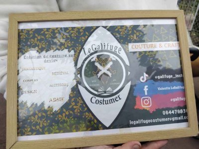 La carte de visite détaillée de Valentin Legalifuge, créateur du costume du Minotaure.