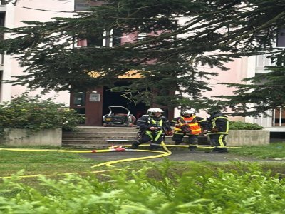 Les secours se sont déplacés en nombre : une cinquantaine avec une dizaine de véhicule.