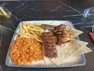 L'assiette mixte trois viandes.