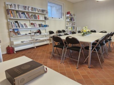 Des espaces collectifs de travail ont été aménagés dans les anciennes écuries.