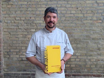 Julien Alanièce, pâtissier du Balbec au Grand hôtel de Cabourg, aime jouer avec les saveurs. - Célia Caradec