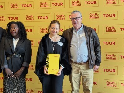 Nadia Hardy travaille aux côtés de son époux Philippe, chef du Mascaret, à Blainville-sur-Mer. Elle décroche le trophée de l'accueil. - Célia Caradec