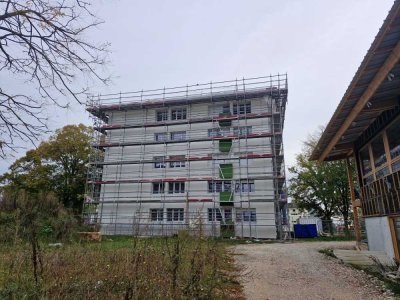 A côté de l'école, les travaux de rénovation des immeubles ont commencé. De grands grillages avec des plantes montantes et des haies vont être installés pour réduire le vis-à-vis. - Simon Lebaron