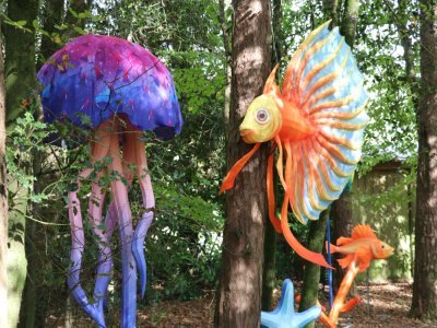 Ces œuvres monumentales ont été réalisées par une entreprise chinoise et peuvent rappeler la tradition des grands festivals de lanternes d'Asie. C'est la première fois qu'un tel spectacle est présenté en Normandie.