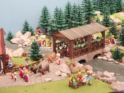 Fête de village et transhumance : cette scène évoque les traditions de nos campagnes.  - Elodie Laval