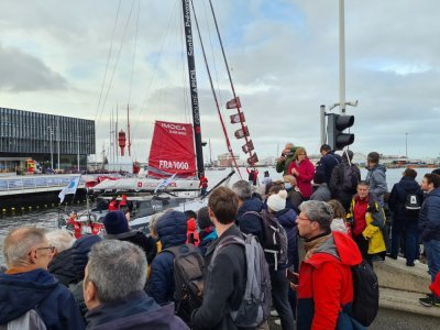 Depuis le pont des Docks, un observatoire stratégique pour voir passer les bateaux qui partent des pontons. - Célia Caradec