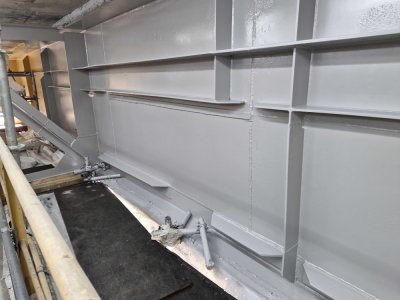 L'une des dernières phases des travaux du pont Guillaume le Conquérant de Rouen a été de repeindre une partie de l'ouvrage pour traiter l'oxydation dans la durée.