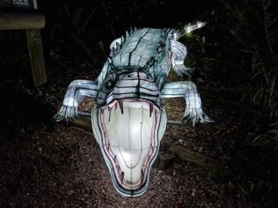 Gueule ouverte, le crocodile impressionne les enfants. Gueule ouverte, le crocodile impressionne les enfants.