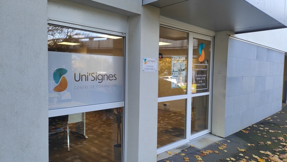 Les locaux d'Uni'Signes, &agrave; Caen. 48 Rue du Bengale, dans le quartier de la Folie-Couvrechef.